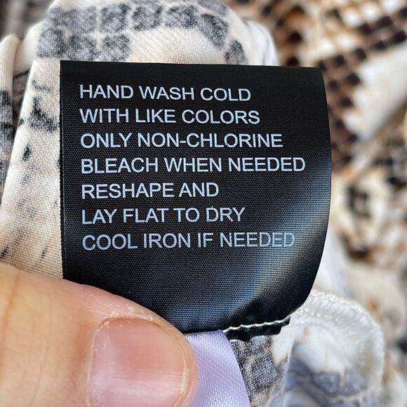 Preston & York
Sydney Antelope Print Knit V-Neck Short Sleeve Tie Waist Midi L - Picture 14 of 14